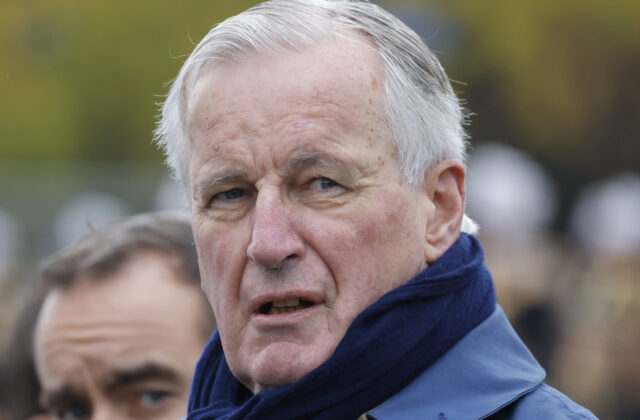 Francúzsky prezident hľadá nového premiéra,&hellip;