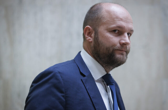 Demokrati zbierali v Očovej podpisy za predčasné voľby, Naďa a Kiču prijal aj Huliak