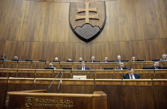 Napriek poklesu percent by voľby vyhral Smer, v trojke najdôveryhodnejších lídrov strán sú aj&hellip;