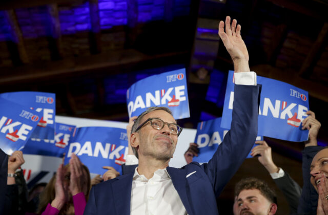 Rakúsky prezident nepoveril víťaza parlamentných&hellip;