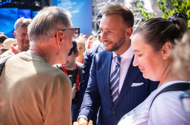 Keď Slováci držia spolu, dokážu poraziť aj toho najväčšieho nepriateľa, uvidel Šutaj Eštok. SNP…