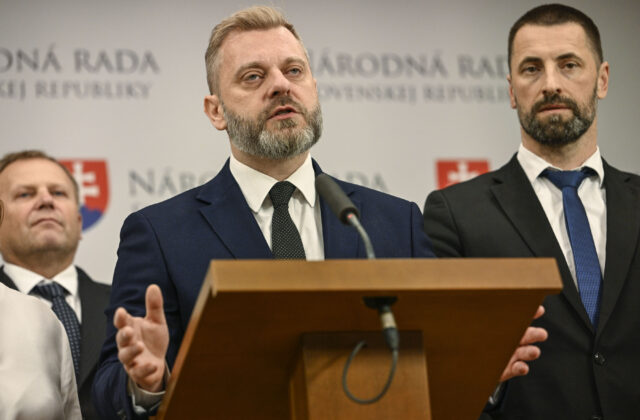 Krúpa požiadal o zvolanie mimoriadneho výboru, liberáli chcú…