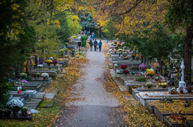 Prešovské cintoríny budú v dušičkovom období otvorené nonstop, počet hliadok mestskej polície bude posilnený