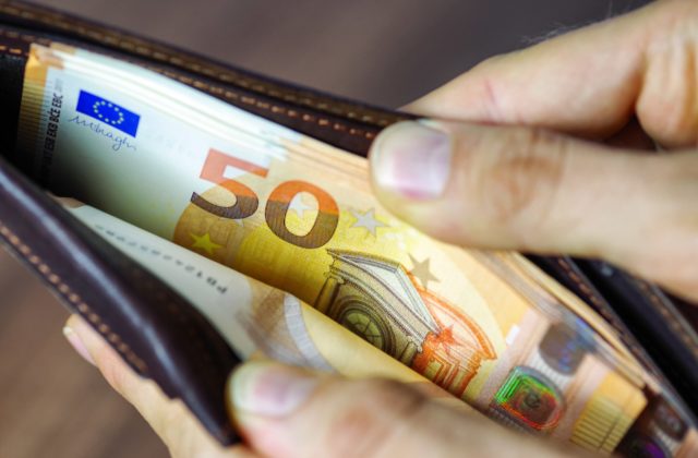 Rastúce ceny sú najpálčivejším problémom Slovákov, klimatické zmeny a dianie v zahraničí ich trápia…