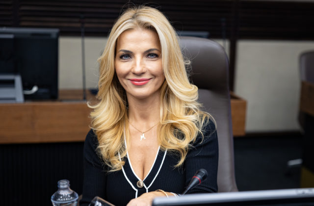 Šimkovičovej ministerstvo pripravuje úpravu štátnej hymny, nová verzia má byť viac monumentálna a nápaditá