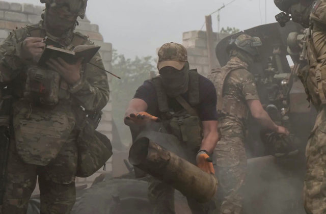 Rusko za uplynulý deň stratilo ďalších takmer 1 200 vojakov, prišlo aj o deväť tankov a dva raketomety