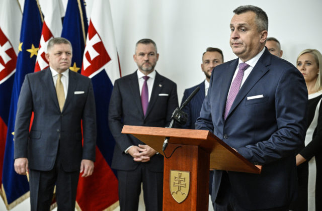 Pozícia predsedu parlamentu patrí Hlasu a celá koalícia to podľa Šutaja Eštoka akceptuje, SNS tvrdí opak (video)