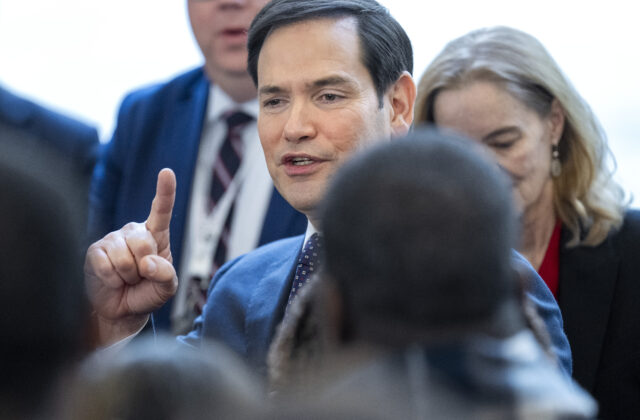 Americký minister zahraničia Marco Rubio pohrozil odmenami na…