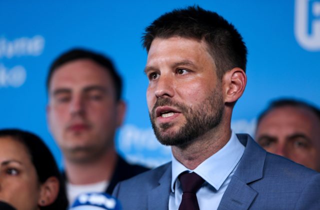 Premiér Fico zradil slovenské záujmy a ťahá nás preč z Európy, vyhlásil Šimečka. Opozícia zvolá mimoriadnu schôdzu