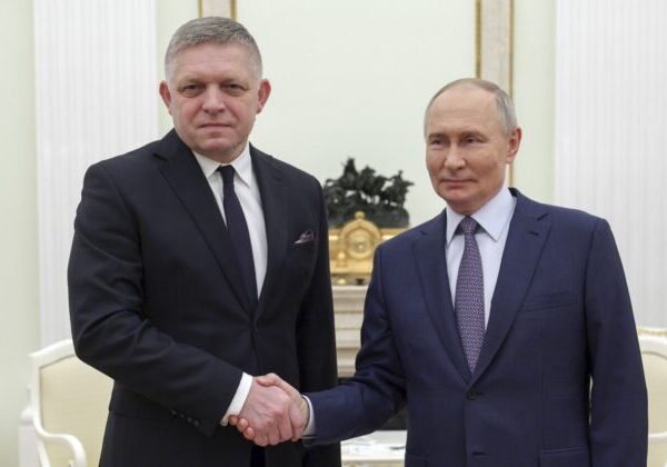 Ukrajina a EÚ prehrávajú štvorhru proti Trumpovi a Putinovi. Fico predpovedá koniec vojny