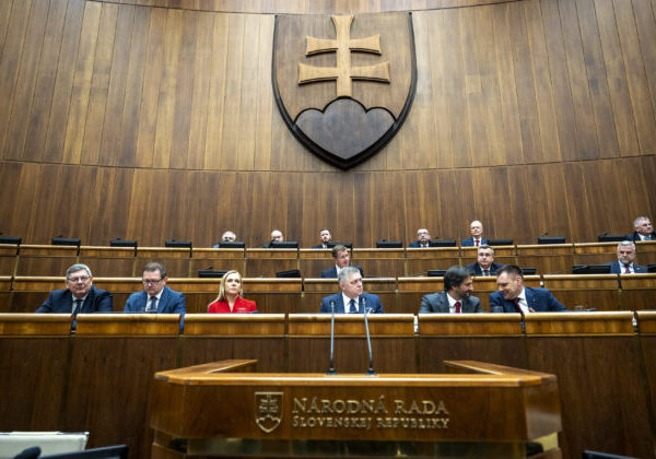 Poslanci otvorili na druhý pokus parlamentnú schôdzu, zdravotnícky aj stavebný zákon posunuli do druhého čítania – NAŽIVO