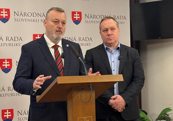 Kresťanská únia vidí vo Ficovom návrhu na zmenu ústavy dva „trójske kone“, prináša aj tri vlastné návrhy – VIDEO, FOTO