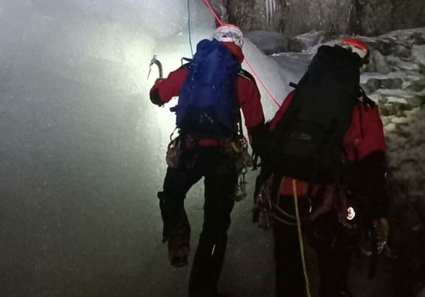 V Tatrách prebehla nočná záchranná akcia poľských turistov. Zranenú horolezkyňu evakuovali za tmy