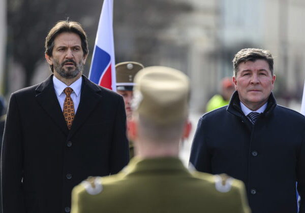 Slovenská delegácia na čele s ministrom obrany Kaliňákom navštívila Stredoeurópsku mnohonárodnú divíziu NATO v Maďarsku