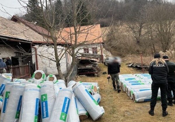 Policajti objasnili sériu vlámaní do firiem, páchatelia spôsobili škodu vo výške približne 11-tisíc eur