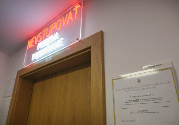 Kauza zavraždenej a podpálenej Simony sa vracia pred súd. Obžalovaný kapitán naďalej tvrdí, že je nevinný