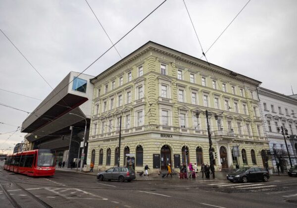 Vedenie a ministerstvo kultúry len odvádza pozornosť od reálnych problémov, reagujú zamestnanci SNG