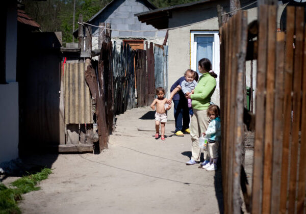 Tretina ľudí na Slovensku otvorene vyjadrila negatívne postoje voči Rómom
