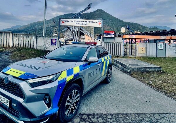 Polícia upozorňuje na obmedzenia a bezpečnostné opatrenia počas futbalového zápasu MFK Ružomberok a ŠK Slovan Bratislava