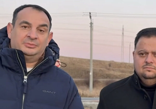 Policajt mal údajne zbiť v škole rómske deti, Pollák ml. žiada vyvodenie zodpovednosti – VIDEO