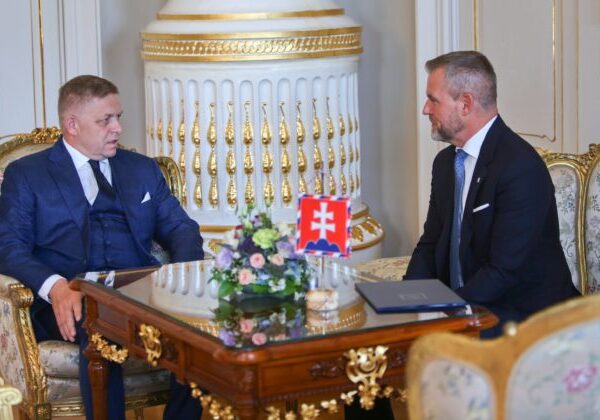 Pellegrini prijal Fica v Prezidentskom paláci, diskutovali o aktuálnej politickej situácii a možnostiach jej riešenia