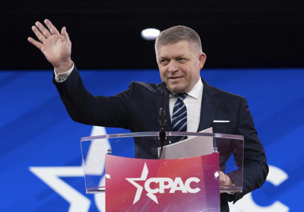Európa by mala pomôcť Trumpovi ukončiť vojnu na Ukrajine, vyhlásil Fico na konferencii CPAC – FOTO, VIDEO