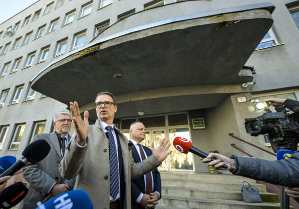 Polícia odmietla trestné oznámenie na Szalaya pre hromadné očkovanie proti COVID-19