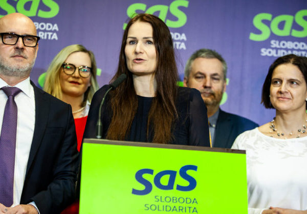 Ministerstvo vnútra zatajuje náklady na presun Bombica vládnym špeciálom, Bajo Holečková vyzýva na zverejnenie informácií