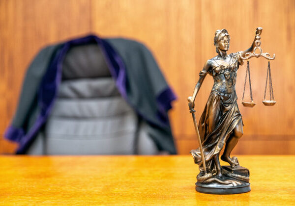 Kýbeľ a Vincko sa v prípade starej vraždy pred súdom dlho nezdržali, pojednávanie bolo odročené na september – VIDEO