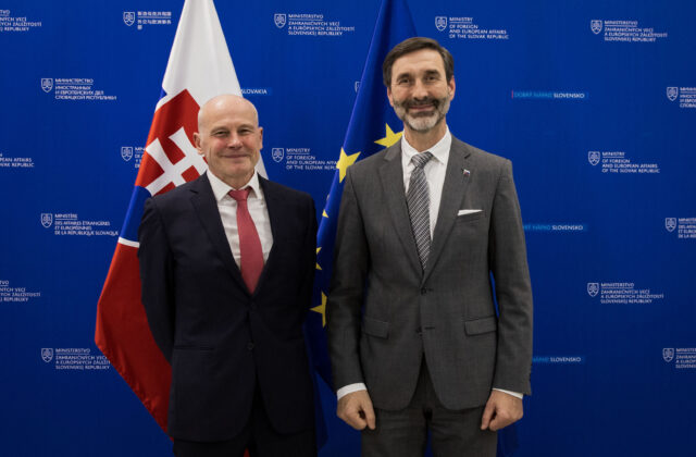 Novým veľvyslancom SR na Kube je Zdenek Rozhold,…