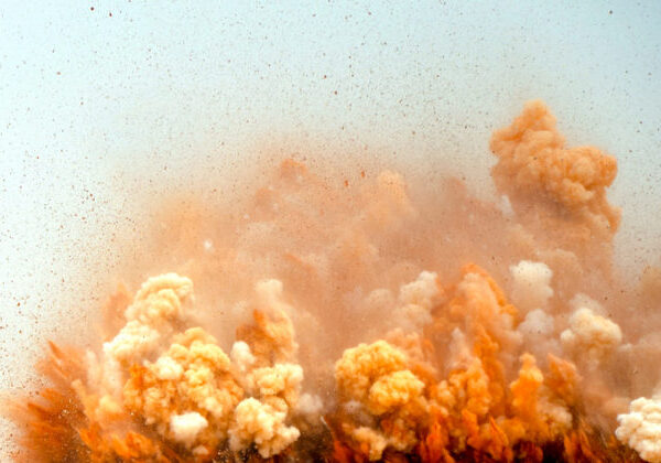 Výbuch vo Vojenskom technickom a skúšobnom ústave na Záhorí si vyžiadal dvoch zranených, na miesto prišiel aj minister Kaliňák – VIDEO