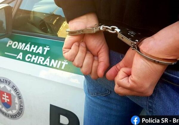 Polícia zadržala podozrivých z vraždy v Podunajských Biskupiciach, motívom mohol byť milostný trojuholník