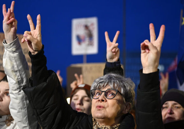 Protesty „Slovensko je Európa“ sa opäť konali v desiatkach miest, v Bratislave prišlo viac ako 40-tisíc ľudí – VIDEO, FOTO