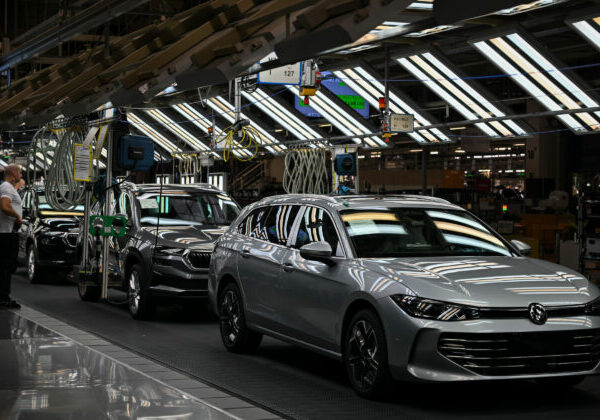 Deficit zahraničného obchodu Slovenska bol v závere vlaňajška prekvapivo veľký, rizikom je obchodná vojna