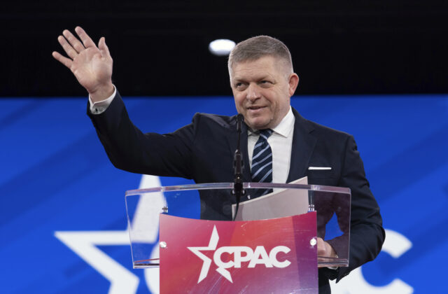 Je úsmevné aj smutné, keď korunovaný socialista ide…