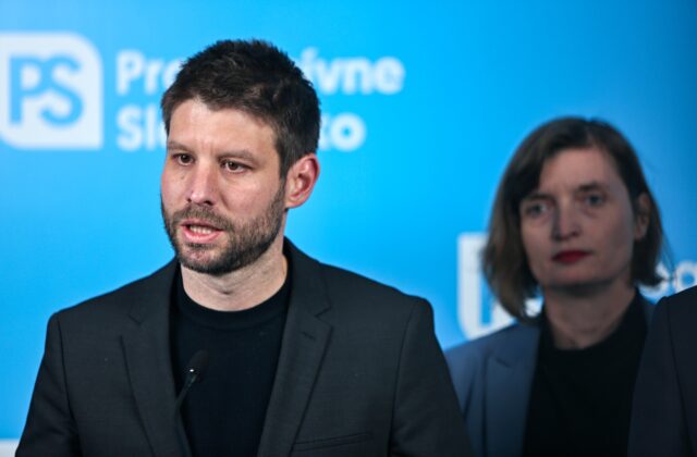 Fico opakovane straší prevratom, ale bezpečnostné zložky…