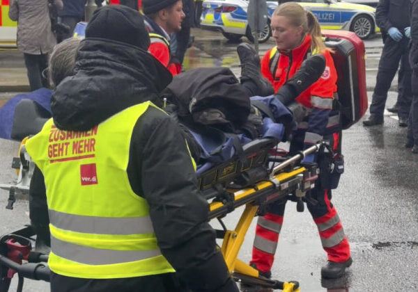 Útok nožom v rakúskom Villachu bol útok islamistov, potvrdil minister vnútra Karner