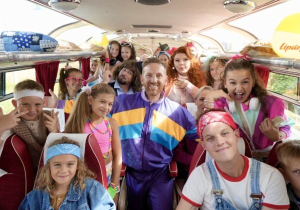 Miro Jaroš nahral 100-ročnú pesničku. Video s Evelyn a Ferom Jokeom žne úspech na internete