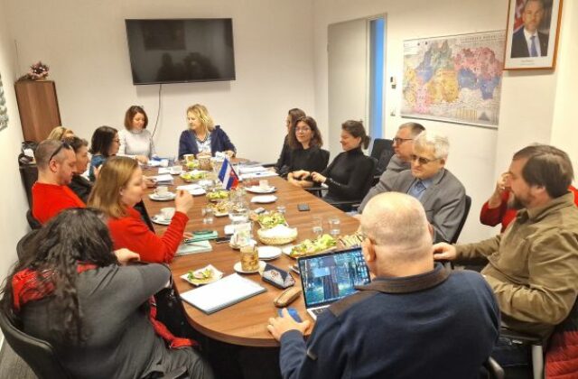 Úrad komisára zorganizoval okrúhly stôl, riešil zmenu legislatívy…