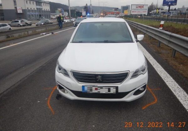 Aj v prípade nehody bez zranení je po aktivovaní eCallu potrebné reagovať, upozorňujú záchranári