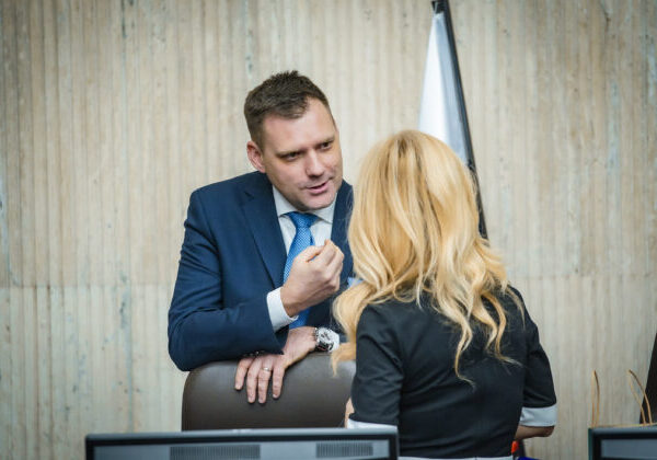 Taraba považuje svoje odvolávanie za absolútnu frašku, Šimkovičová kritizovala aj poslankyňu Jaurovú z PS