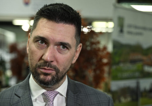 Vláda podľa ministra Takáča funguje, predčasné voľby by boli najhoršou možnosťou