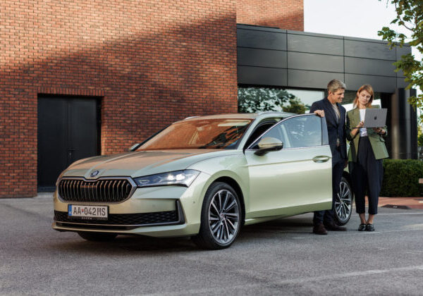 Škoda Superb sa uchádza o ocenenie v kategórii „Out of Office“ v súťaži CBRE Office roka 2024