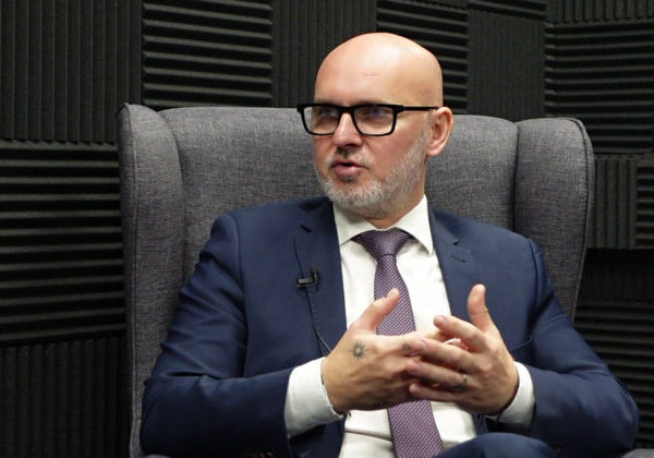 Ficova vláda skončila a pre Slovensko už nič hodnotné neprinesie, tvrdí predseda liberálov Gröhling – VIDEO