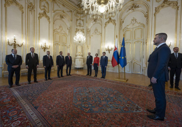 Prezident Pellegrini odovzdal poverovacie listiny piatim veľvyslancom – FOTO