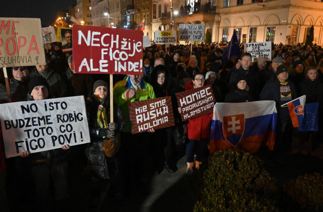 Účasť a vyjadrenie názoru na demonštráciách je legitímne.…