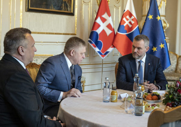 Nikto nepripravuje odchod Slovenska z Únie ani NATO, vyhlásil Pellegrini a skritizoval neúčasť PS a SaS za okrúhlym stolom – VIDEO,&hellip;