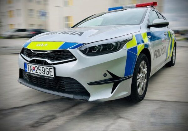 Križovatka v smere z Veľkých Uheriec na Partizánske je úplne uzavretá, dôvodom je dopravná nehoda