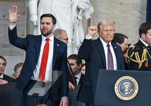 Trump a Vance robia Putinovu špinavú prácu, vyhlásili americkí senátori za Demokratickú stranu