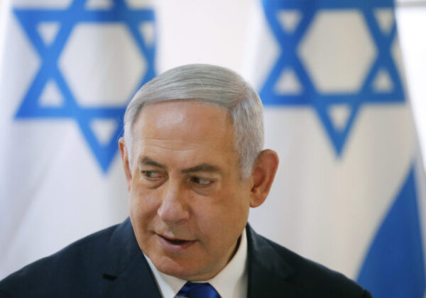 Netanjahu si zlízol kritiku za vtipy, že palestínsky štát by mohol byť v Saudskej Arábii